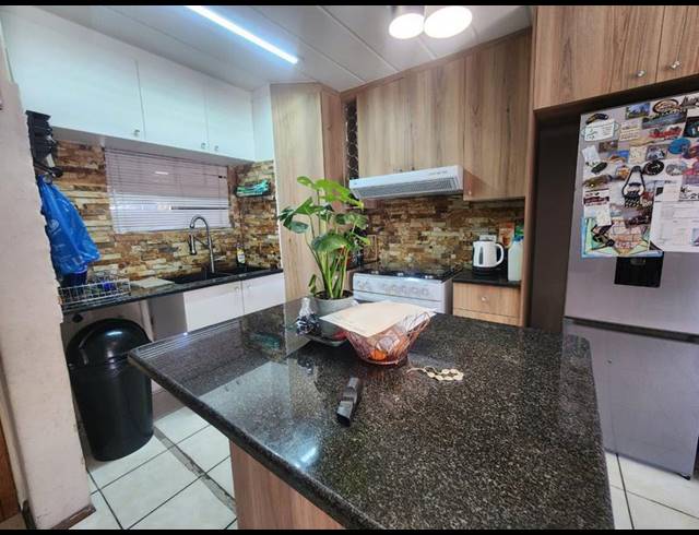 3 BEDROOM TOWNHOUSE FOR SALE IN VERWOERDPARK